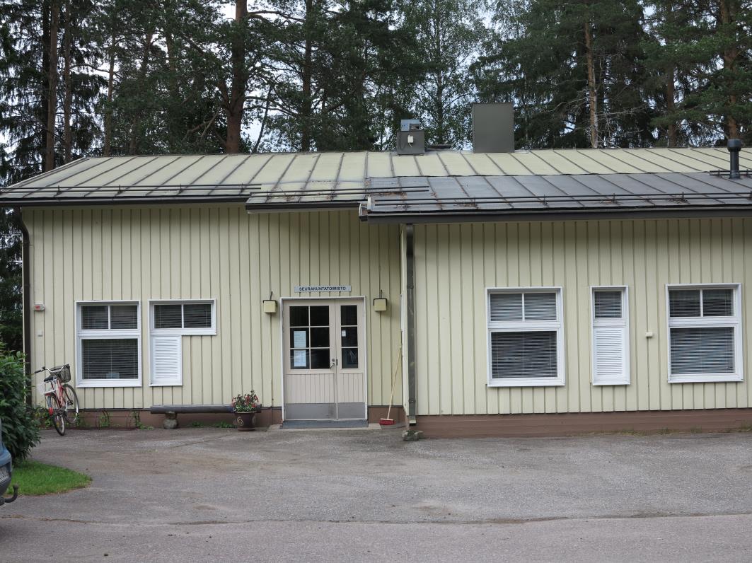 Kirkkoherranvirasto kuva seurakuntatalosta